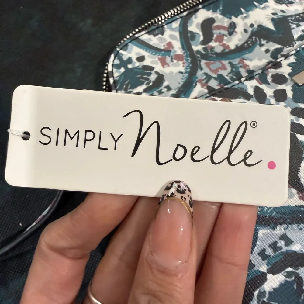 🔥NWT Simply Noelle Teal Patterned Crossbody Bag🔥